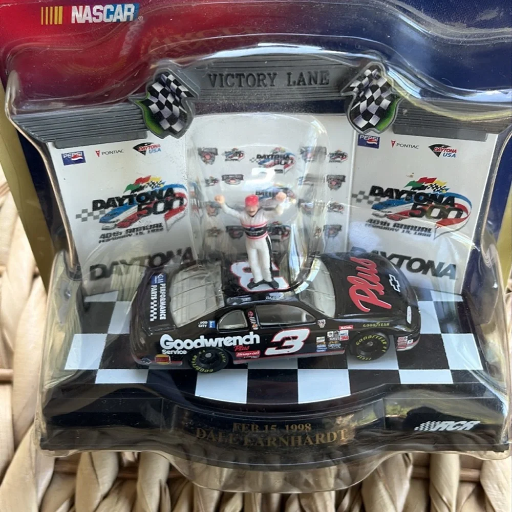 Winners Circle Daytona 500 Dale Earnhardt Feb 15 1998 Diecast Car Action Figure